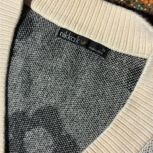 Floral Patterned Cardigan Sweater - Black and Cream - Picture 8 of 9